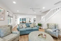 4-bedroom, 3.5 bath house w/Pool, AC, WiFi in Siesta Key; 1 mile from Village
