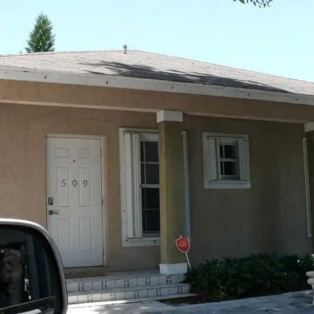 3-bedroom 3 bath house with semi-private beach access in Pompano Beach
