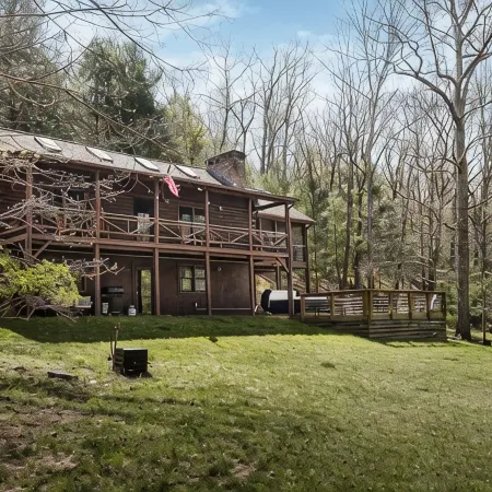 Hidden Cabin Retreat with Hot Tub in Lost City, WV