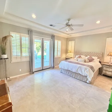 1/2acre Adult & Kid Playground-relax & have fun! Pool/spa-golf-tennis-shopping