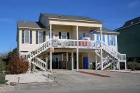 Toadally Relaxin' 2 Bedroom Home by RedAwning