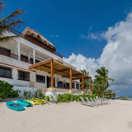 LUXURY BEACHFRONT VILLA  Includes 3 Pools, Wifi, Best Snorkeling & Kayaking Bay