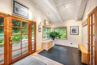Serene Home with Ocean View - บังกะโล