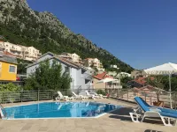 Ground Floor. Private Terrace, Shared Pool, Views across Fjord to Kotor Old Town - WiFi