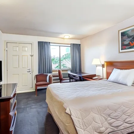 Econo Lodge Edmonds North Seattle Отели в г. Эдмондс