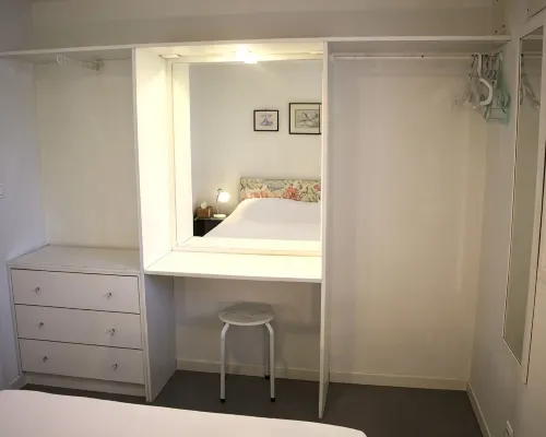 Sea view garden apartment with pool option. Near beach between Nice and Monaco فنادق في إز