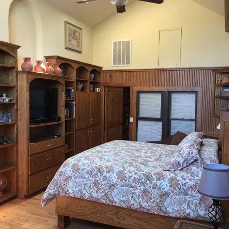 Hill Country Getaway with Guadalupe River access