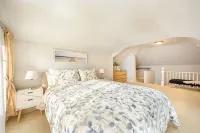 Upgraded Home with 5BR/4Bath/4 FREE gated parking/EV Charger Hoteller i University District