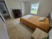 3 BR Lake Front Getaway! Dog Friendly, Lakeside Deck, Dock, Incredible Sunrises - WiFi