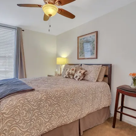 Cozy & Clean, Pet Friendly Belvedere Cottage, 2 blocks to Forsyth Park.
