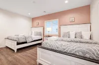 New Modern Luxe Lakeview Retreat: Lake Access, HotTub, Game Room, Firepits, Pets - 4-Star