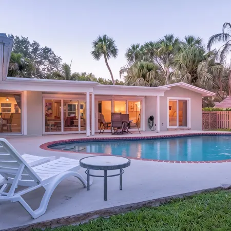 5 Min Walk - Golf Cart Included - Central Beach - House w Large Backyard & Pool