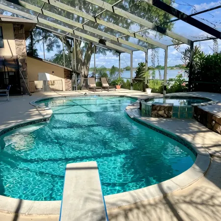 Amazing Lakefront Views! 4/4, Pool, Diving Board, Spa, Pool Table, Near LegoLand