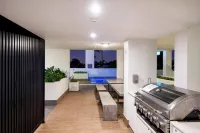 BEACH  Luxury Upmarket 2B 2B unit, OCEAN VIEWS!  250m to BUDDINA BEACH!