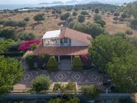 Spacious Villa with heated pool that becomes indoor