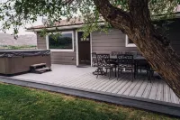 Cozy stay at the “Country Farmhouse Sleeps 12 - WiFi