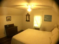 Downtown Eureka Springs Vacation Cottage - Country Houses