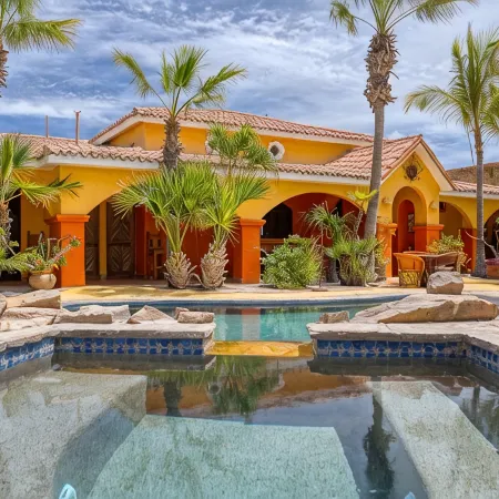 Beachfront Estate Sleeps 12! Walk Everywhere in Los Barriles with Pool & Spa