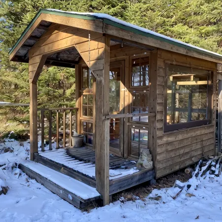 Sandy beach, quiet lake, great fishing & beautiful sunsets w/2 kayaks & gameroom
