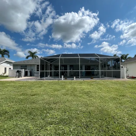 Vacation in Paradise on the Canal w/Heated Pool and minutes to the Beach!!