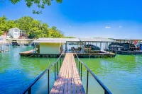 Beautiful waterfront lake house with private dock on calm cove - Wifi
