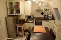 Voll Eingerichtetes Zentrales Apartment für Lange und Kurze Aufenthalte