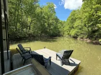 Recently Updated Lakefront Cabin House Near Camdenton at Lake of the Ozarks - Homestays