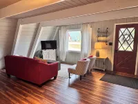 Cozy 3-bedroom cabin near beautiful Harbor Springs