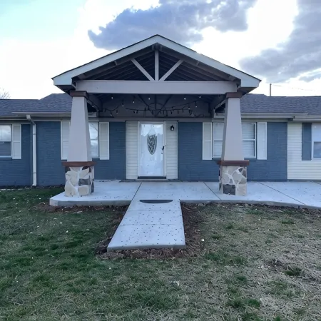 Modern & Cozy 4 Bedroom home !