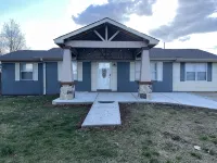 Modern & Cozy 4 Bedroom home !