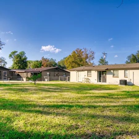 Cozy 3/2 in Orange Park, Pet Friendly.