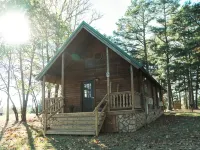 2 Lakeside : Charming 2-bedroom cabin with AC, WiFi in welcoming Solgohachia Hotels in Conway County