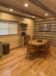 Fully remodeled cabin minutes from Walls of Jericho, Circle E, The Glass House - Chalets