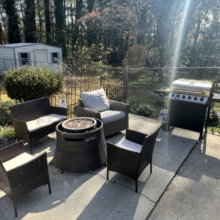 *Private/Contempo/Cozy/House & pool/17 min from ATL & in the Atlanta Metro Area*
