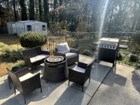 *Private/Contempo/Cozy/House & pool/17 min from ATL & in the Atlanta Metro Area*