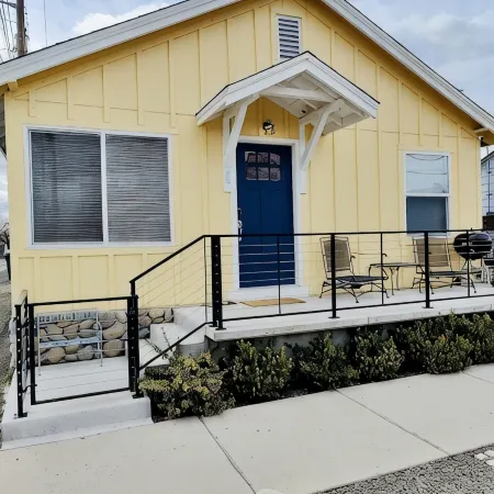 Browny's house @ heart of Downtown Sparks NV