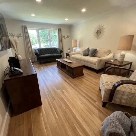 Restful Mid-Mod in the heart of Hickory