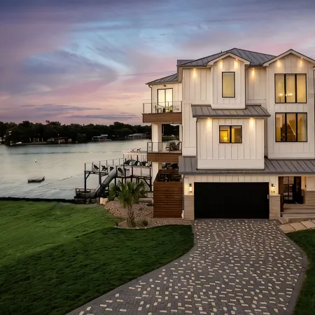 Luxurious Lake Retreat: Sleeps 18, King Suites, Pool, Slide, Sun Deck, Elevator
