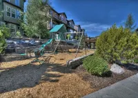 Summer by the Lake! Beautiful Swimming Pool, Patio w Hot Tub and BBQ Nature Trails Hiking Biking