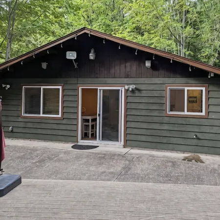 “The Lookout Lodge” Lake Sutherland house with private hot tub