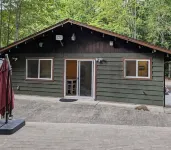 “The Lookout Lodge” Lake Sutherland house with private hot tub - 4-Star