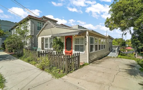 Location! Location! Location! in the Middle of Downtown Mt Dora!