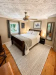 Creekfront Cabin • Fire Pit • Fenced Yard • Near Crabtree Falls - 무료 와이파이