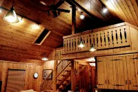 Quiet and Comfy 3 bed/2bath - Golf Chalet w/ Loft&Hot tub - Chalets