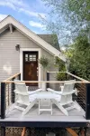 Backyard Cottage Close to Stadium, Walk to Restaurants and Close to Beach - Tiny houses