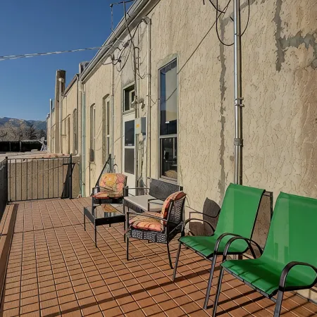 Historic comfy loft in the heart of Salida! View calendar Отели в г. Салида