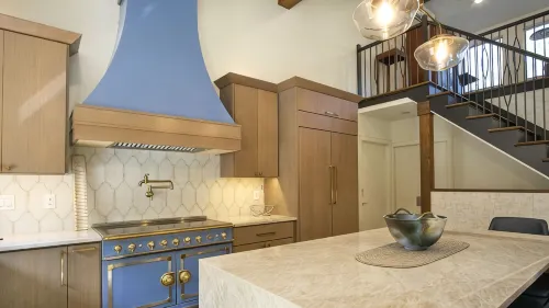 Maison de Blue et Blanc, Exquisite Home Close to Town, Campus, & Beaver Stadium - 4-Star