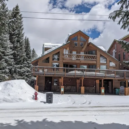 Walk to Winter Park Lifts - Private Hot Tub - Pet Friendly - Custom Duplex