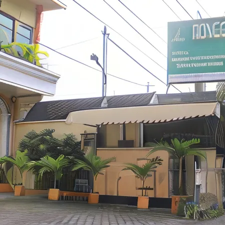 Hotel Ronggolawe Отели в г. Чепу
