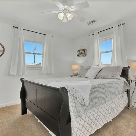 Steps to the Beach. Canal Front with New Dock. Clean, Cozy Getaway.